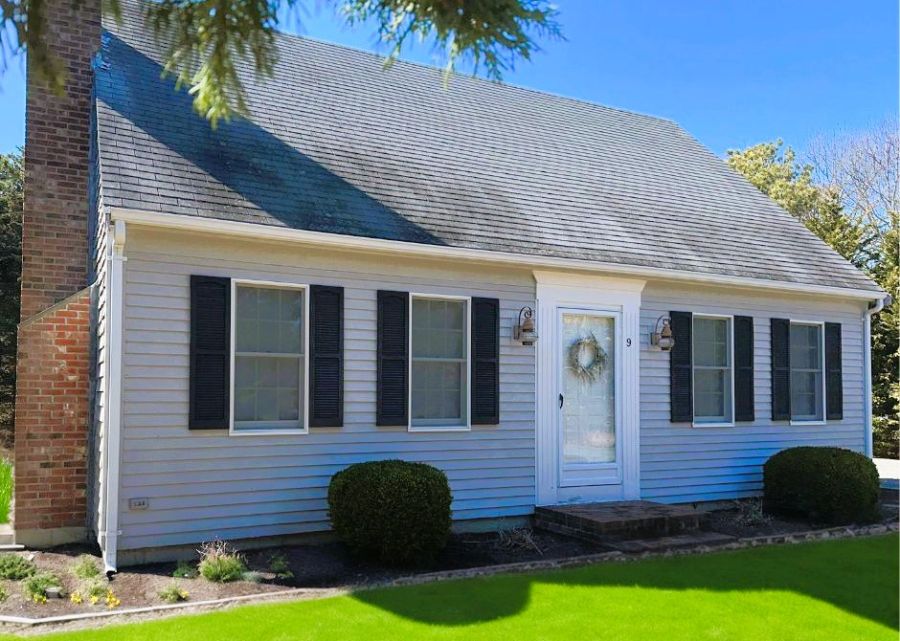 Gray Whale~3 bd/2 bth/Lg Yard/gameroom Main Image