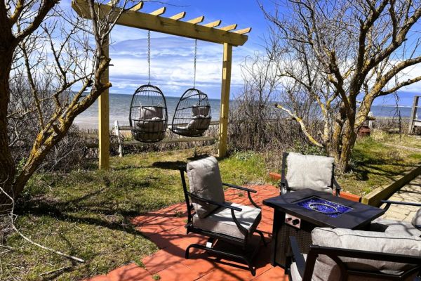 Castaway Cottage on the bay~Dog Friendly Too!