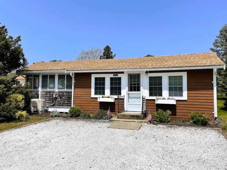 Walk to Beach/Kayaks/Bocce/Ocean Cottage Main Image