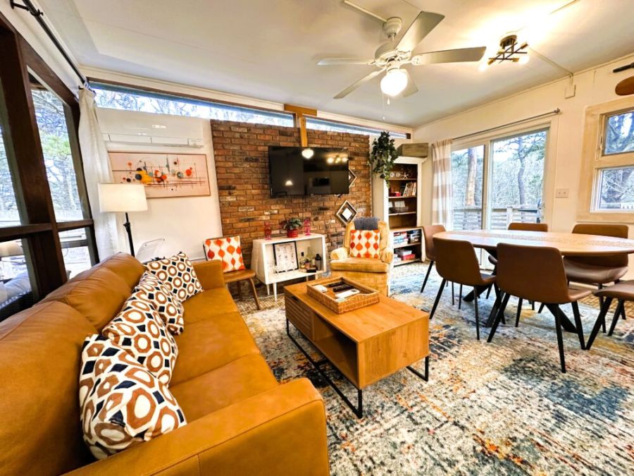 The Mod Pod~2 bd/2.5 bth/dog/games/steps to beach Main Image